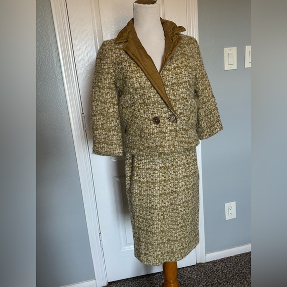 Vintage 1950-60's Dress Suit
Roth Le Cover for Sakowitz Houston
Size XS 
Mustard - Picture 1 of 13